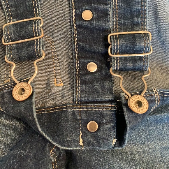 Levi shorts size 12 - Picture 5 of 8